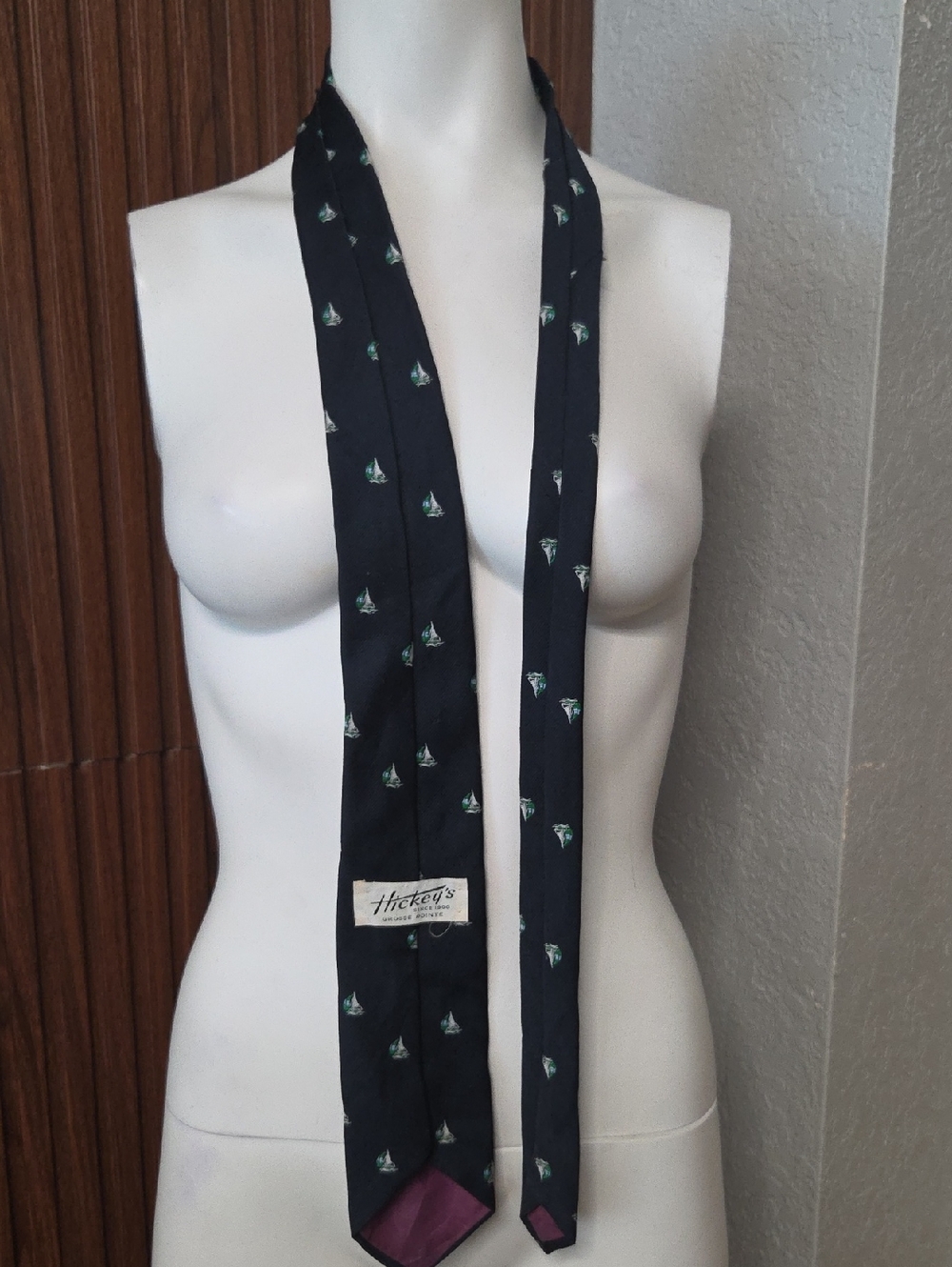 Vintage Hickey Freeman Navy Anchor Tie – Classic Nautical Silk Necktie.